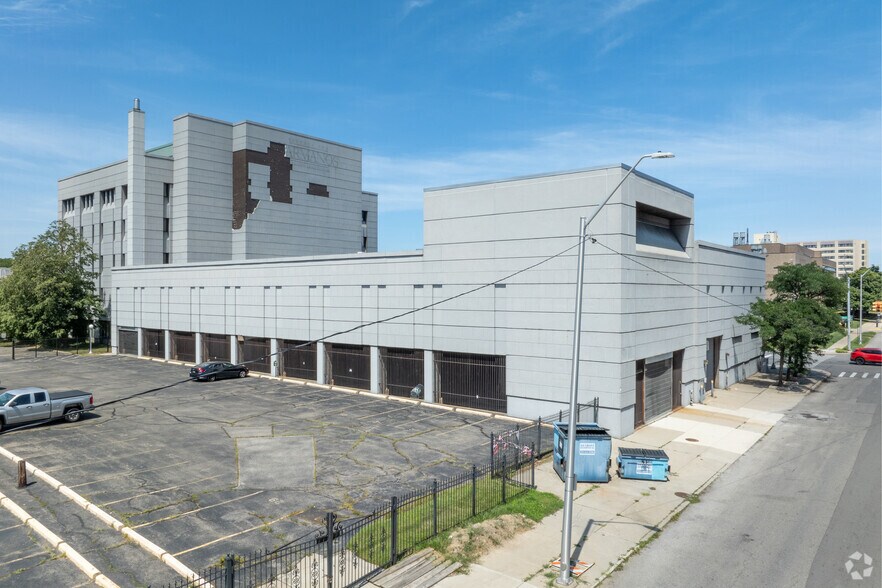 More Photos Of 110 E Warren Ave, Detroit Medical For Lease