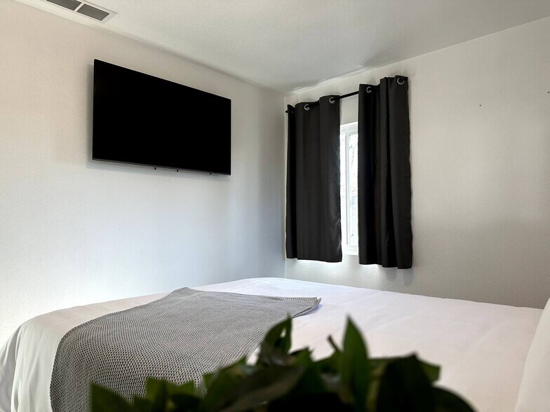 More Photos Of 600 Harbor Blvd, West Sacramento Warehouse For Sale