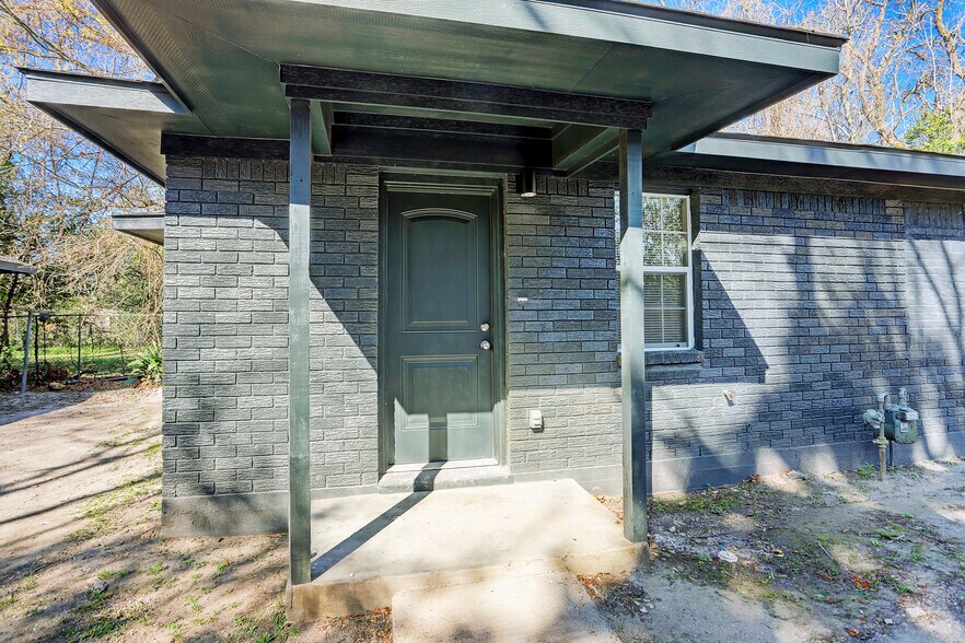 More Photos Of 4610 Denmark St, Houston Multifamily For Sale