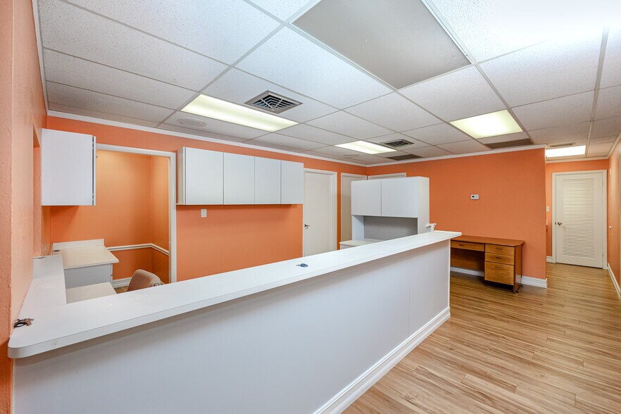 More Photos Of 6449 38th Ave, Saint Petersburg Medical For Lease