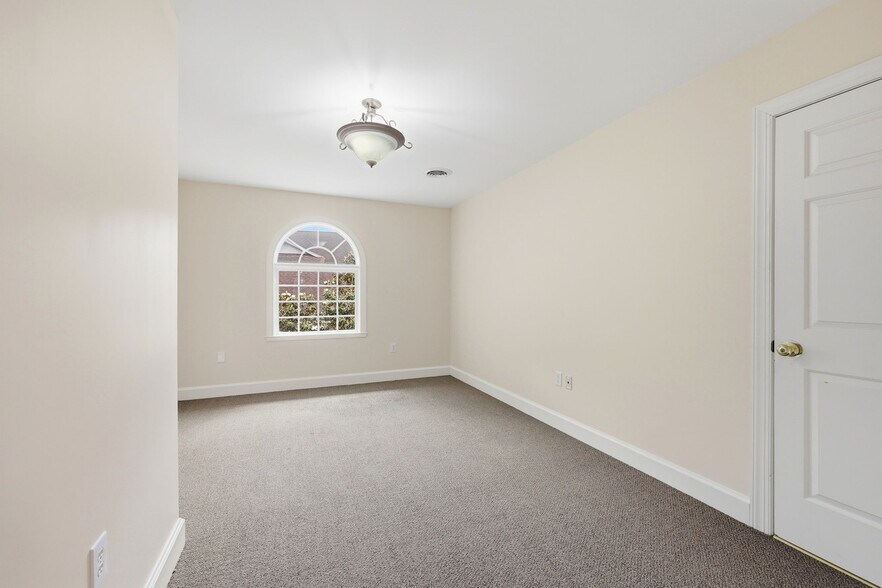 More Photos Of 845 Johns Hopkins Dr, Greenville Medical For Lease