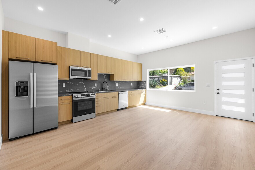 More Photos Of 5131 Don Pio Dr, Woodland Hills Multifamily For Sale
