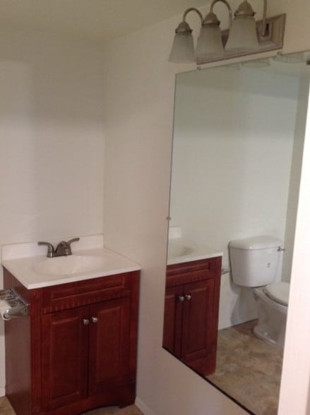 More Photos Of 7841 Foothill Blvd, Sunland Office Residential For Lease