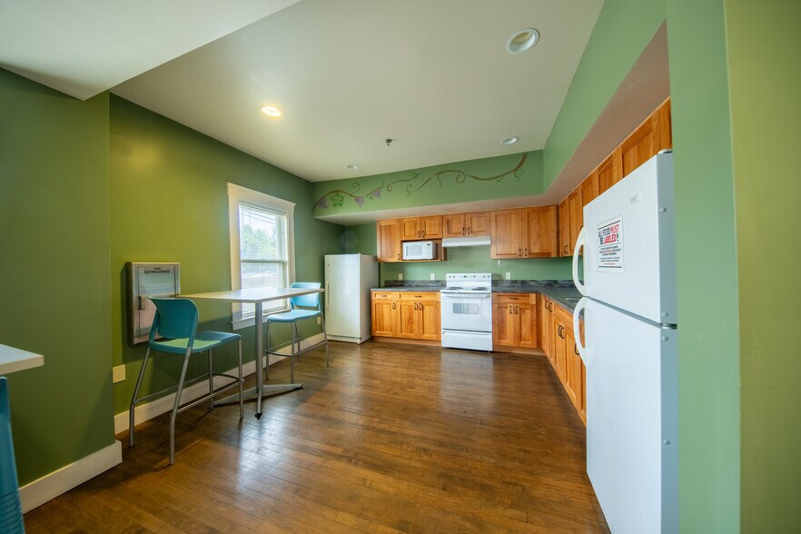 More Photos Of 77 W Bagley Rd, Berea Apartments For Sale