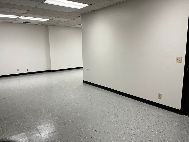 More Photos Of 477 Roland Way, Oakland Warehouse For Lease