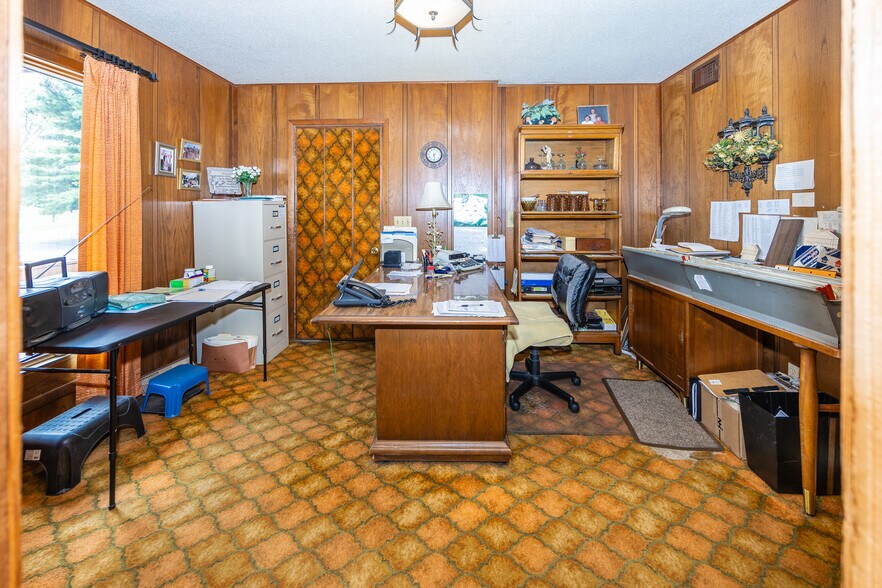 More Photos Of 9001 S County Road 700 W, Daleville Cement Gravel Plant For Sale