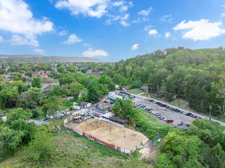 Primary Photo Of 1020 Sharon Rd, Beaver Restaurant For Sale