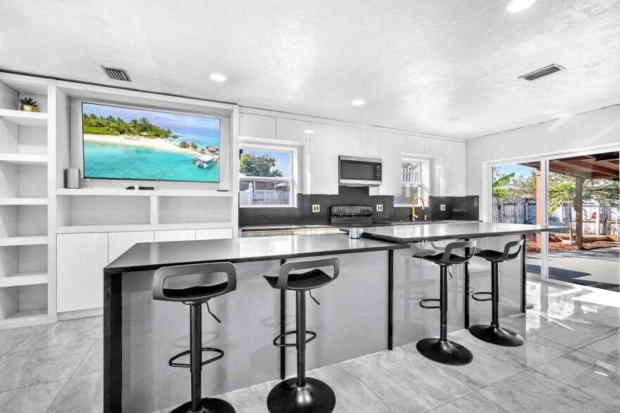 More Photos Of 7151 Taft St, Hollywood Office Residential For Sale