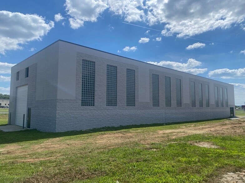 More Photos Of 1030 Tennessee Blvd, Lebanon Manufacturing For Lease