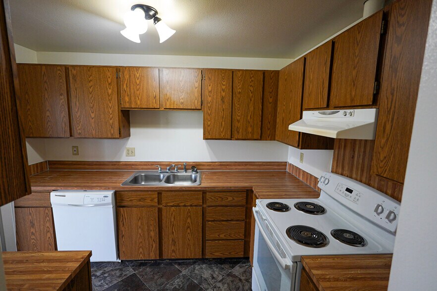 More Photos Of 108 Kensington Ave S, Kent Apartments For Sale