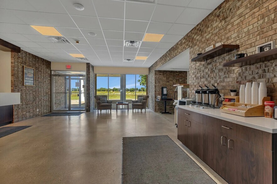 More Photos Of 200 E State 28 Hwy, Morris Hospitality For Sale
