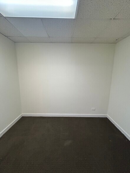 More Photos Of 7161 N Cicero Ave, Lincolnwood Office For Lease