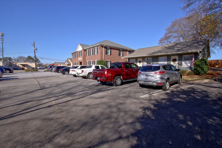 More Photos Of 365-409 Fayette Pl, Fayetteville General Retail For Lease