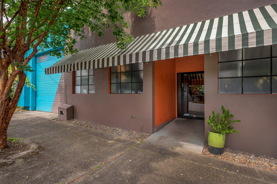 More Photos Of 1219 SE Lafayette St, Portland Loft Creative Space For Sale