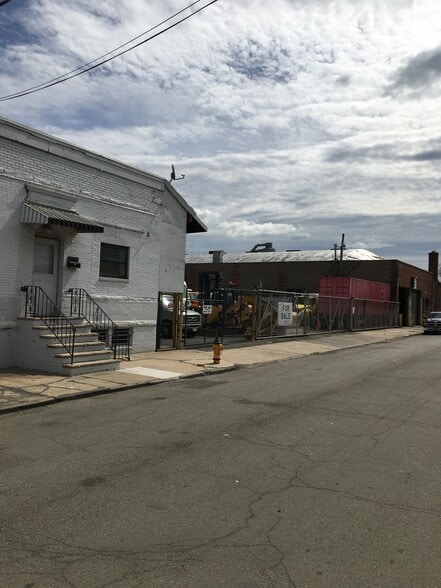 More Photos Of 38 Esther St, Newark Service For Sale
