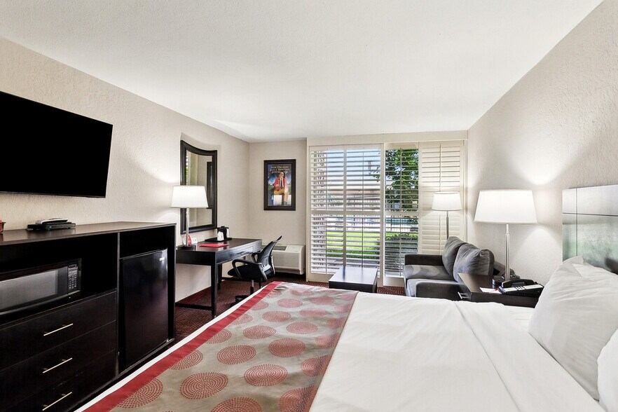 More Photos Of 3400 Service Rd, Metairie Hotel For Sale