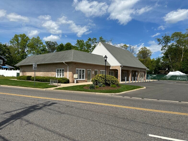 More Photos Of 320 Merrick Rd, Amityville Freestanding For Sale