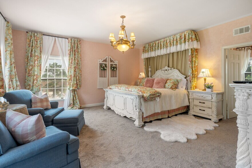 More Photos Of 1320 S Albert Pike Ave, Fort Smith Hospitality For Sale