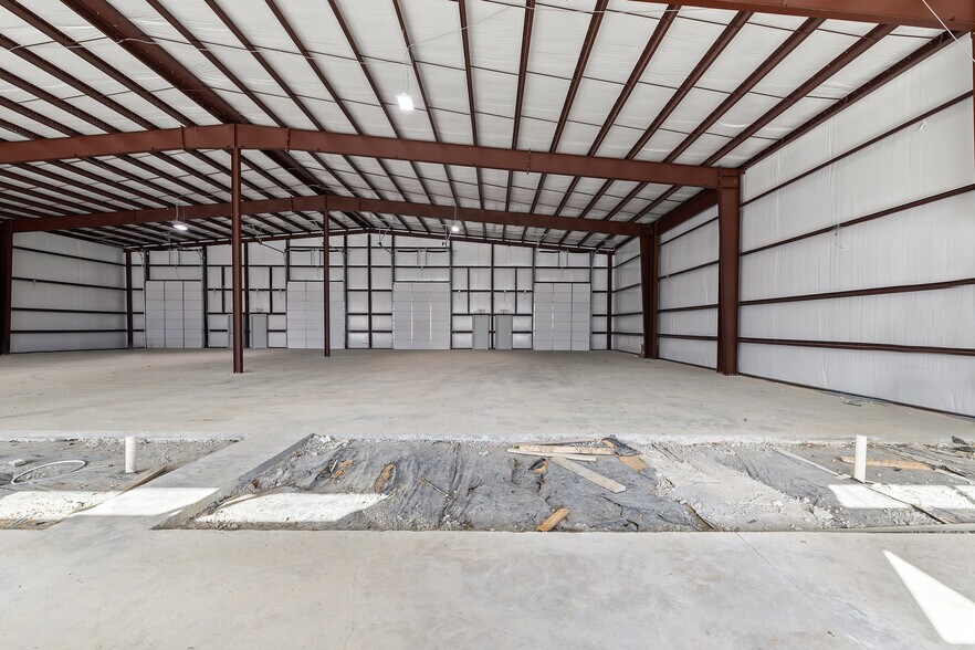 More Photos Of 202 W 1st St, Taylor Flex For Lease