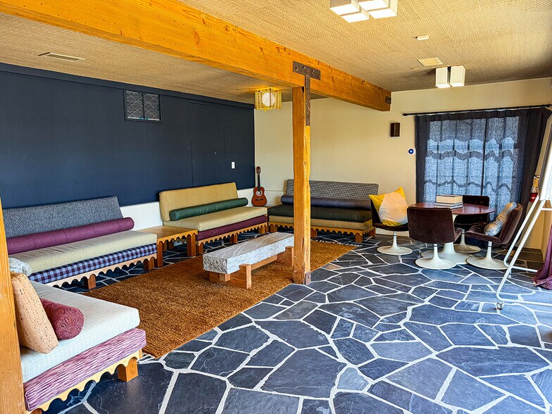 More Photos Of 2436 Gates st, Los Angeles Office For Lease
