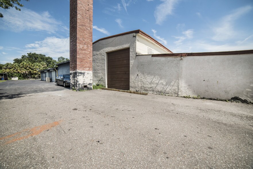 More Photos Of 4214 W Virginia Ave, Tampa Warehouse For Lease