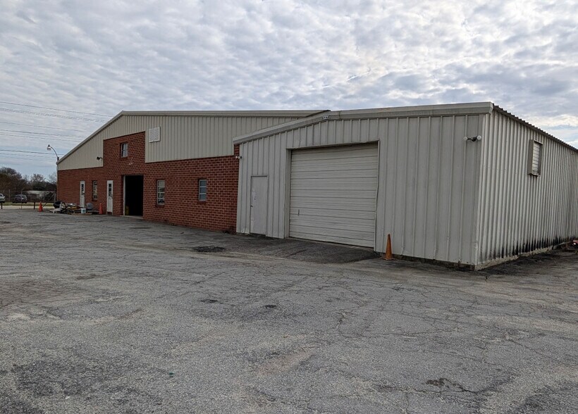 More Photos Of 4453 Broadway, Macon-Bibb Distribution For Lease