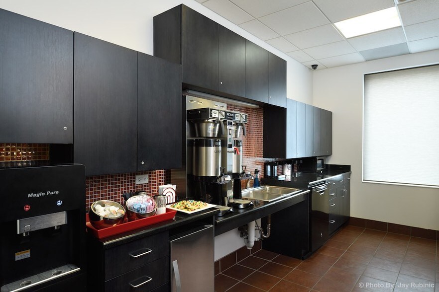 More Photos Of 1016 W Jackson Blvd, Chicago Office For Lease