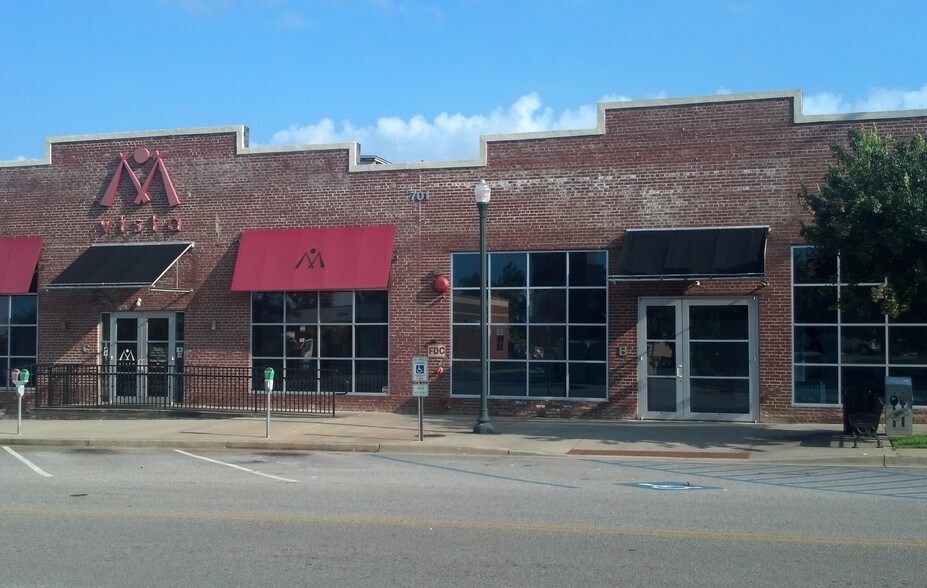 More Photos Of 701 Lady St, Columbia Freestanding For Lease