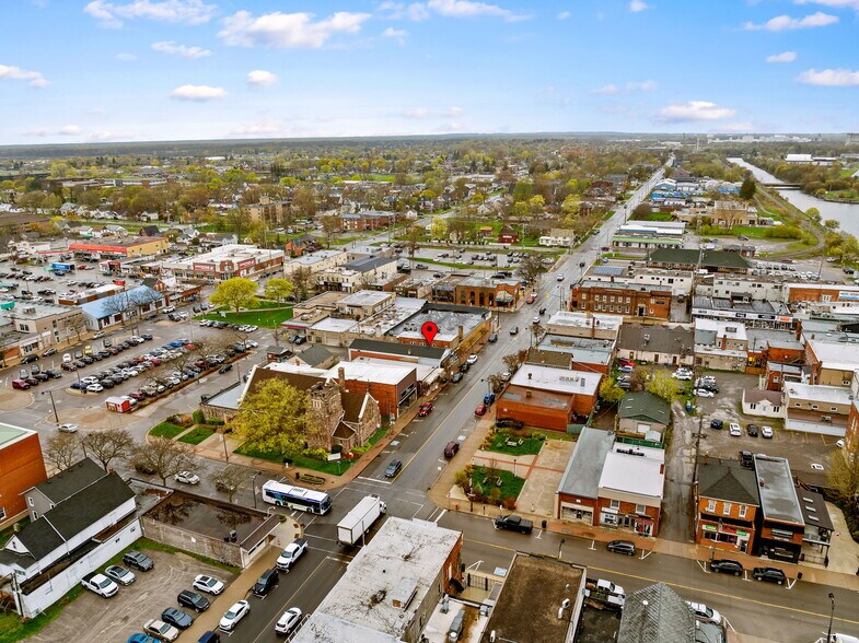 More Photos Of 216 King St, Port Colborne Storefront For Sale