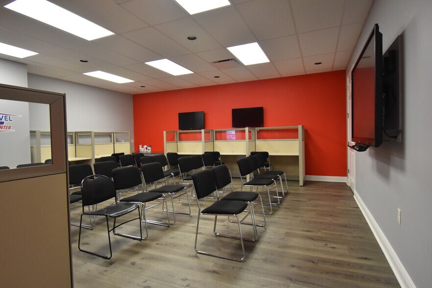 More Photos Of 1377 Providence Rd, Brandon Medical For Lease