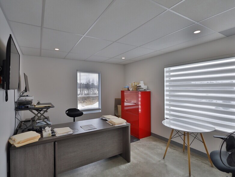 More Photos Of 333 Ch Brosseau, Cowansville Industrial For Lease