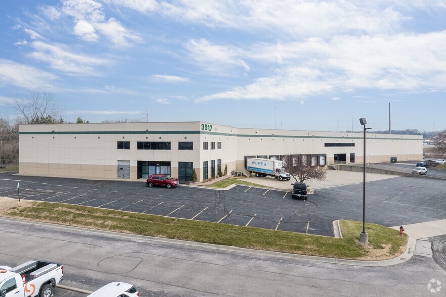 More Photos Of 3517 Enterprise Dr, Kansas City Warehouse For Lease
