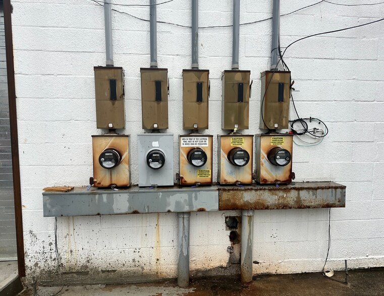 More Photos Of 422-426 Great East Neck Rd, West Babylon Warehouse For Sale