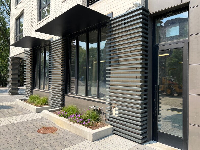 More Photos Of 5691 N Ridge Ave, Chicago Apartments For Lease