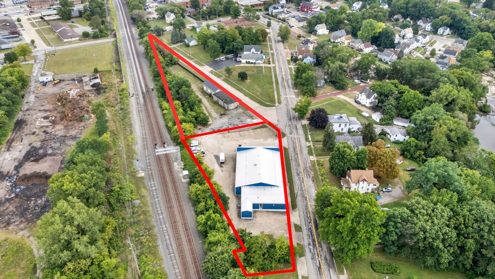 More Photos Of 215 W Bridge St, Elyria General Retail For Sale