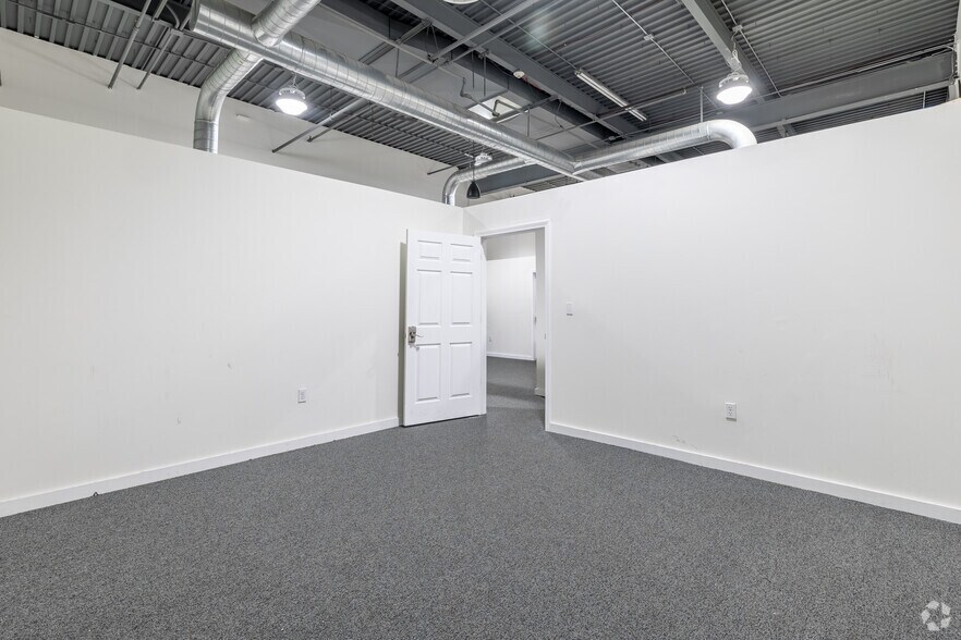 More Photos Of 530 West St, Braintree Manufacturing For Lease