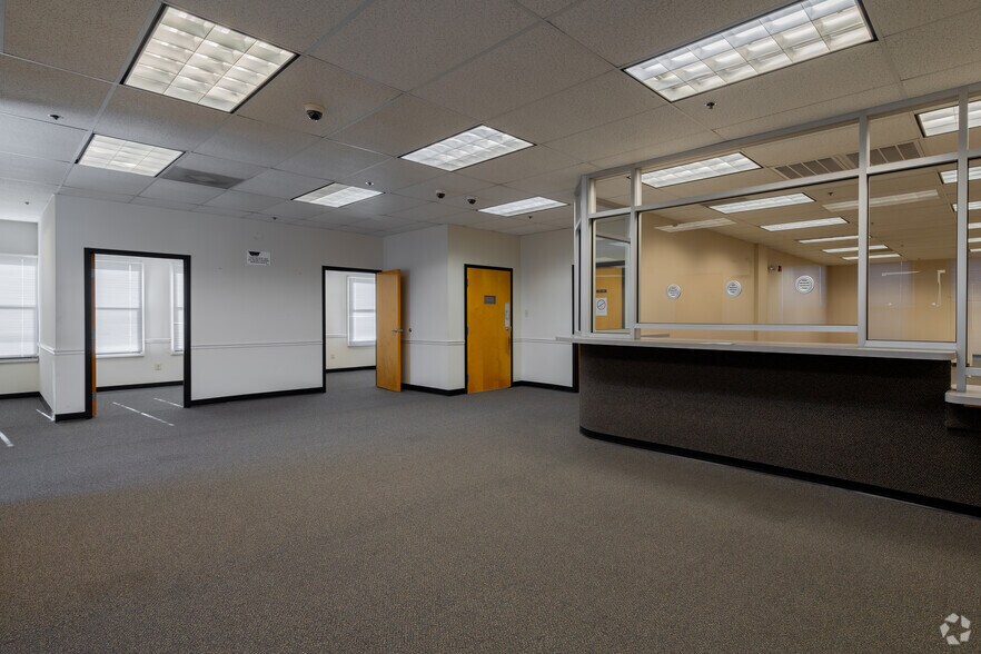 More Photos Of 903 Sheehy Dr, Horsham Township Light Distribution For Lease
