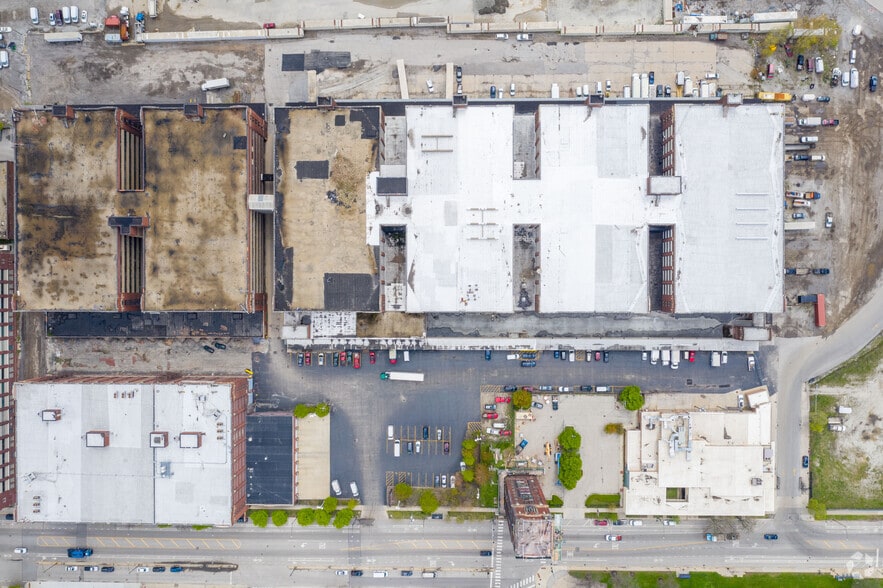 More Photos Of 1965 W Pershing Rd, Chicago Manufacturing For Lease