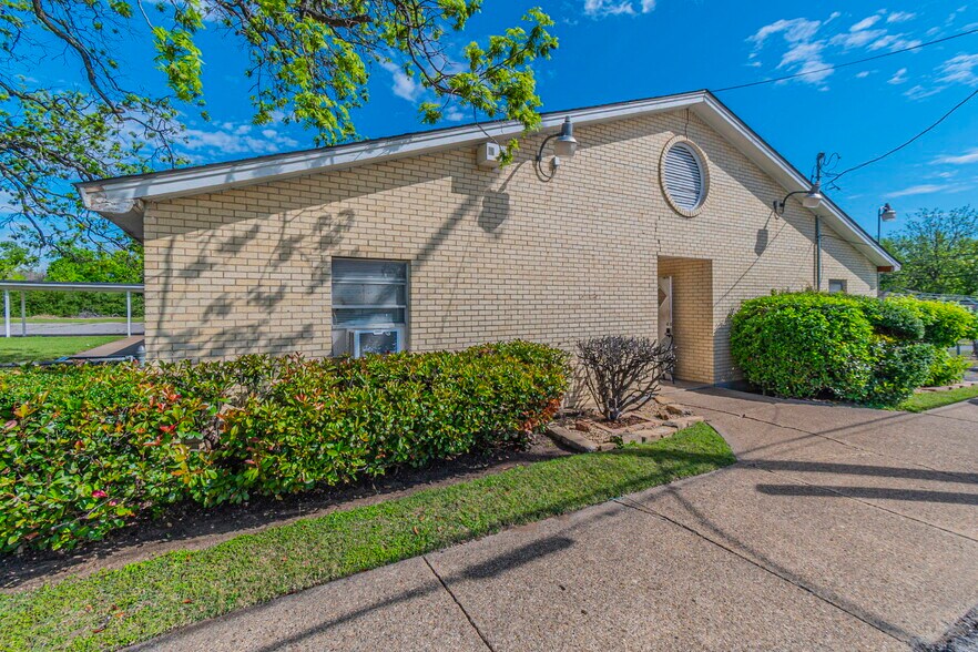 More Photos Of 2817 Cherry Valley Blvd, Dallas Religious Facility For Sale