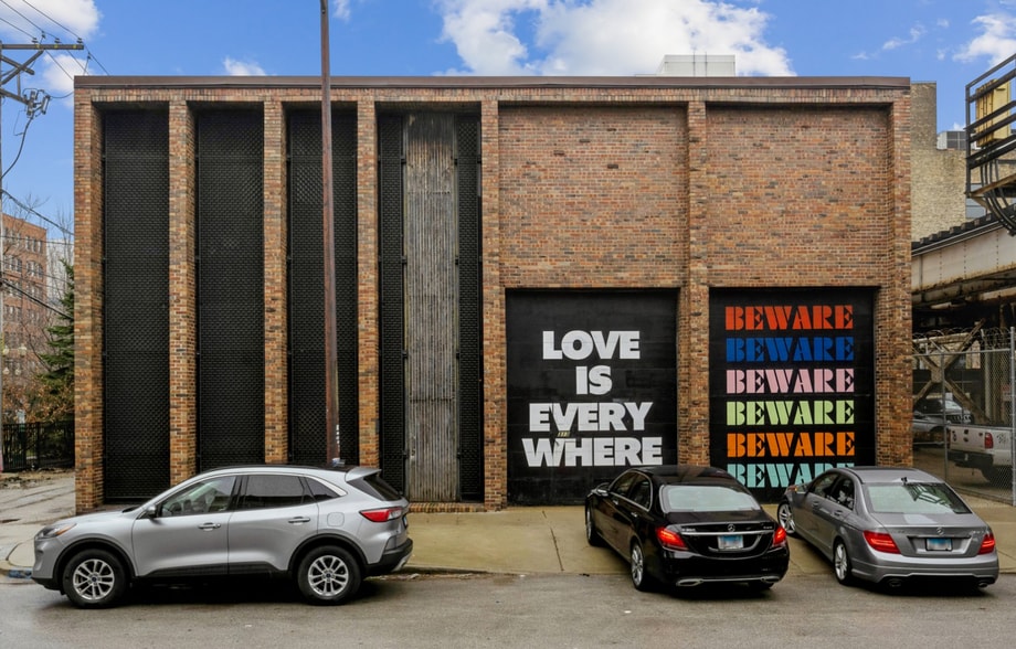 More Photos Of 313 W Chestnut St, Chicago Warehouse For Sale