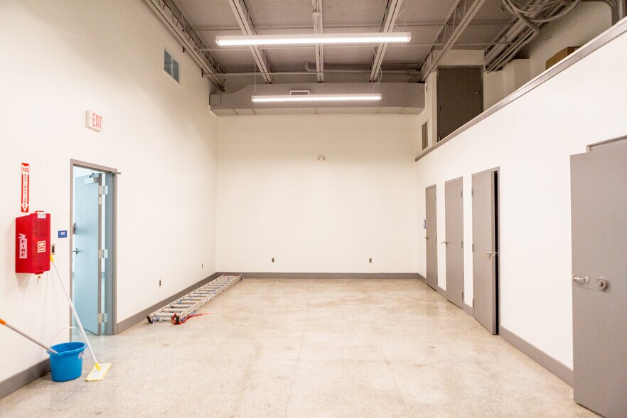 More Photos Of 1927 Martin Luther King Jr Blvd, New Orleans General Retail For Sale