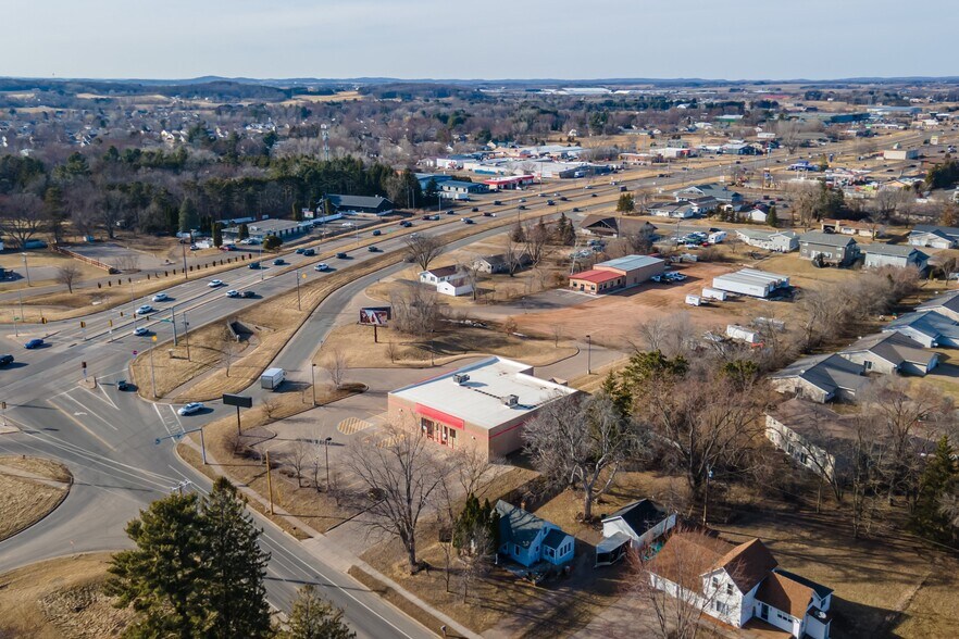 More Photos Of 2316 Vine St, Eau Claire Freestanding For Lease