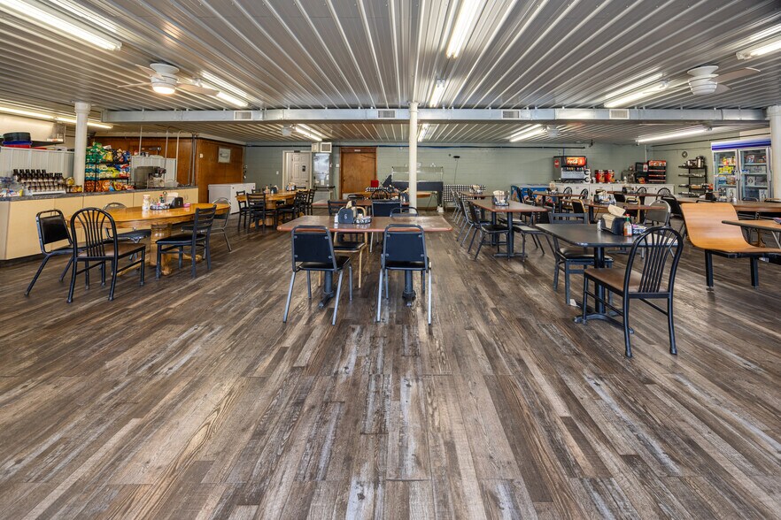 More Photos Of 4053 Hwy E, Oak Ridge Storefront For Sale