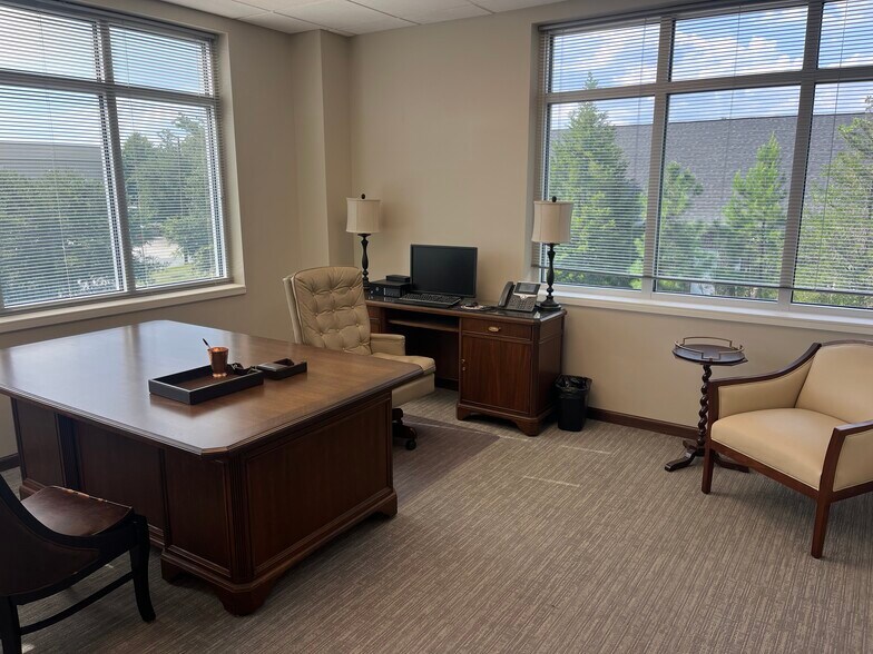 More Photos Of 8 Southern Oaks Ct, Savannah Office For Lease