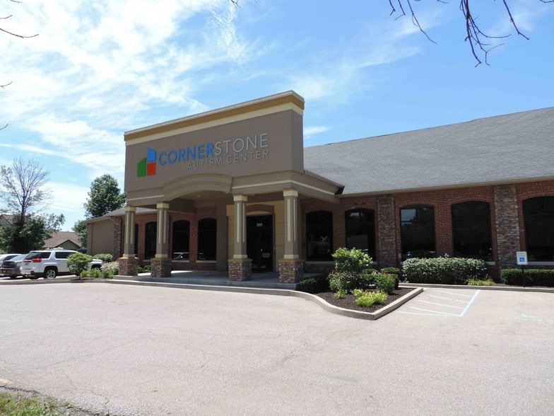 More Photos Of 435-437 E Main St, Greenwood Office For Lease