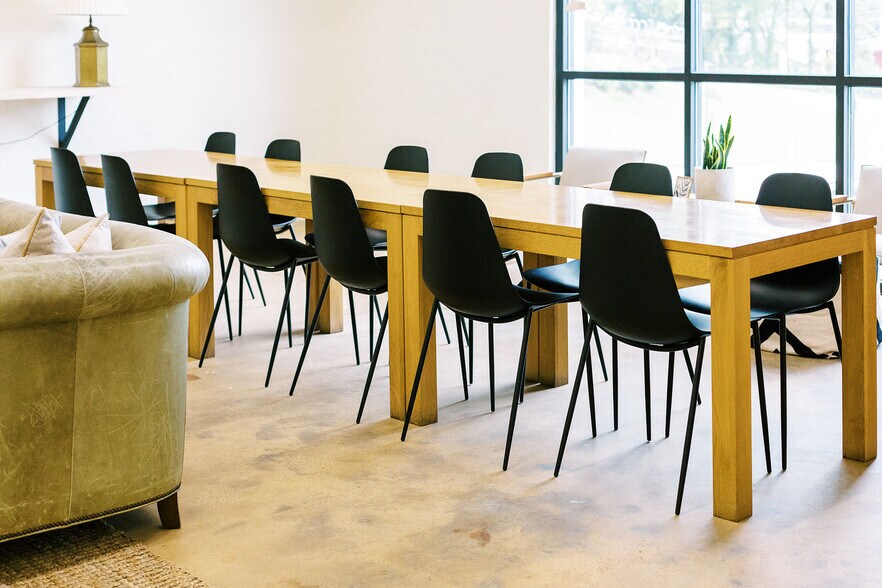 More Photos Of 3500-3504 7th Ave S, Birmingham Coworking Space
