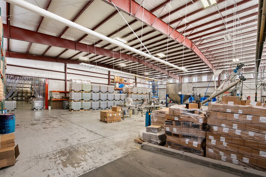 More Photos Of 97 S Red Willow Rd, Evanston Manufacturing For Lease