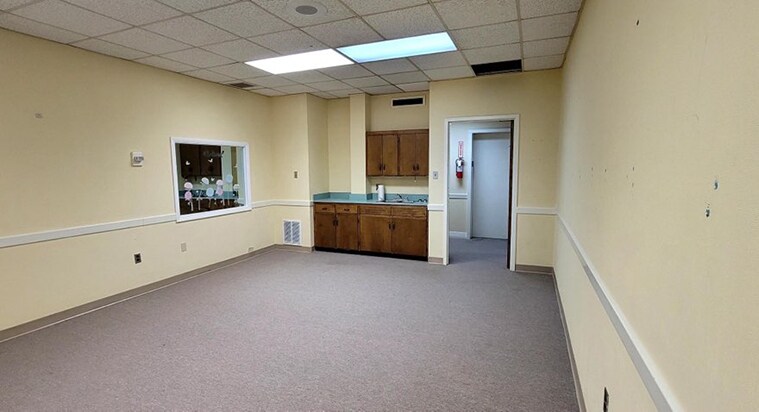More Photos Of 201 N Main St, Farmville Office For Lease