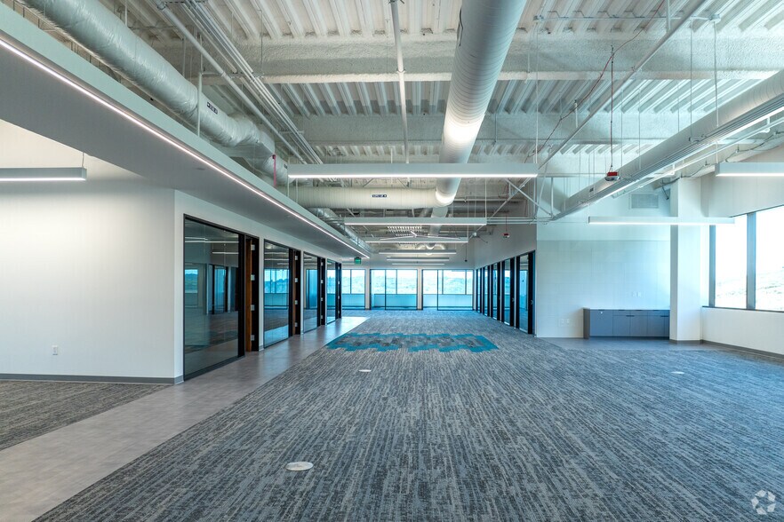 More Photos Of 4930 Directors Pl, San Diego Unknown For Lease