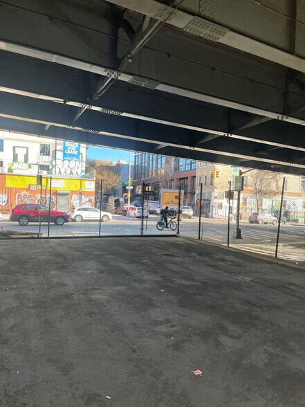 More Photos Of 353 Berry St, Brooklyn Land For Lease